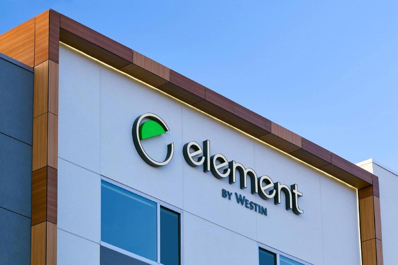 Element Hampton Peninsula Town Center Hotel Bagian luar foto