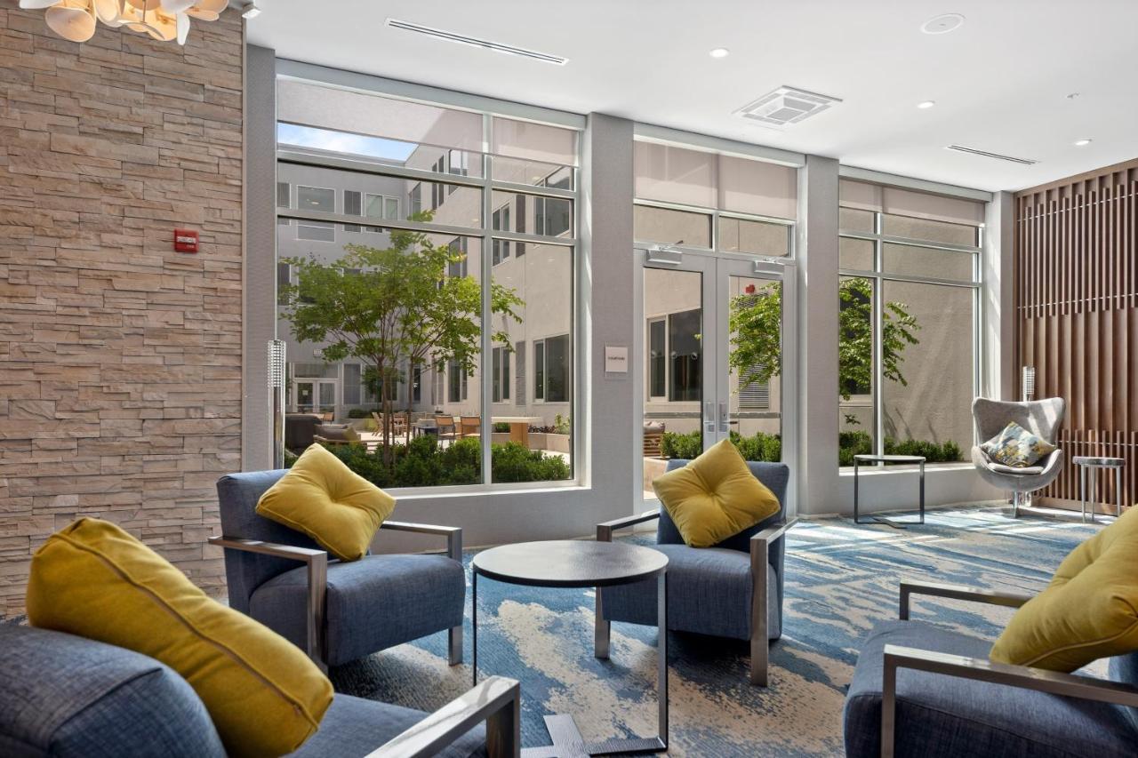 Element Hampton Peninsula Town Center Hotel Bagian luar foto