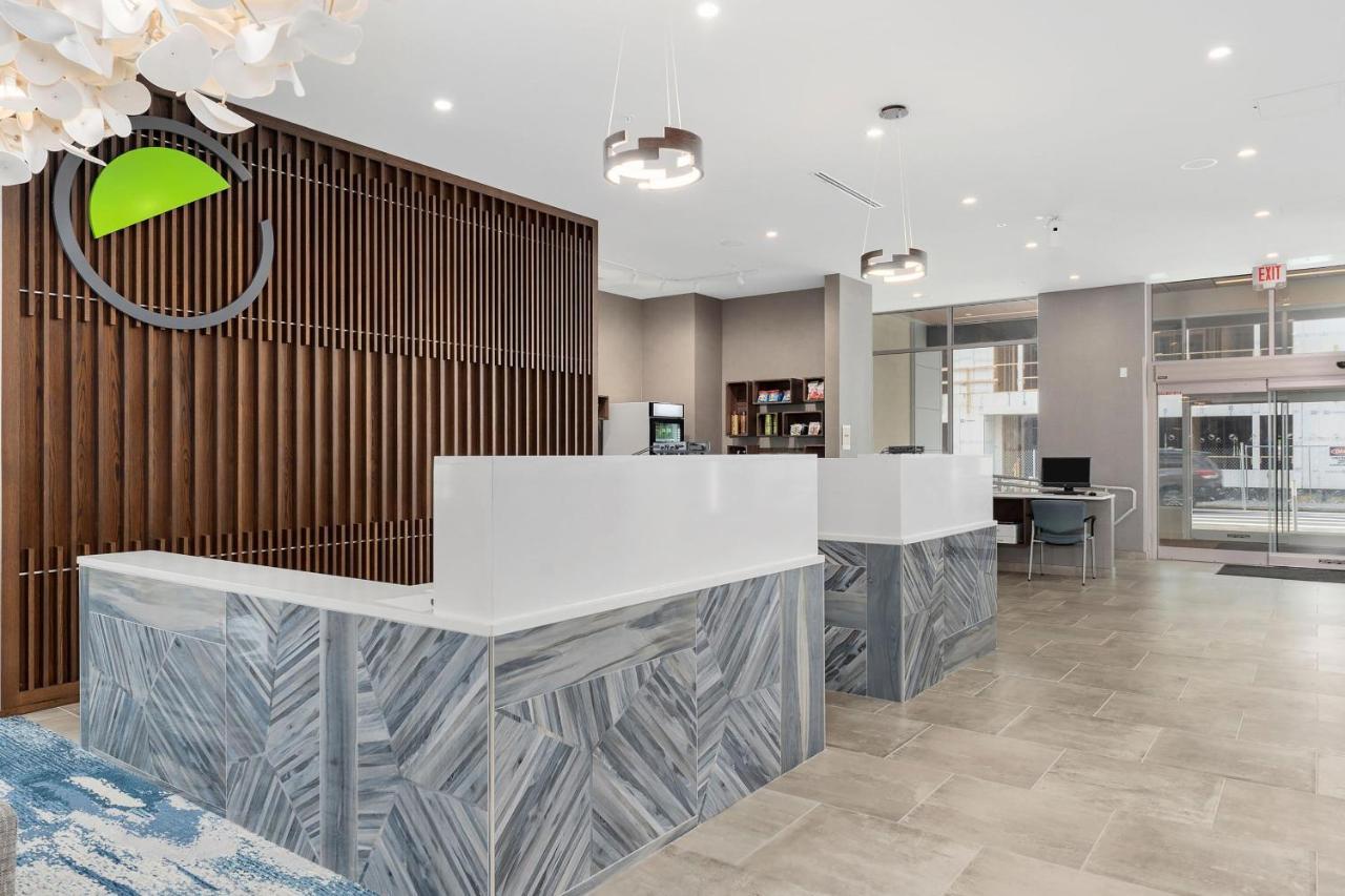 Element Hampton Peninsula Town Center Hotel Bagian luar foto