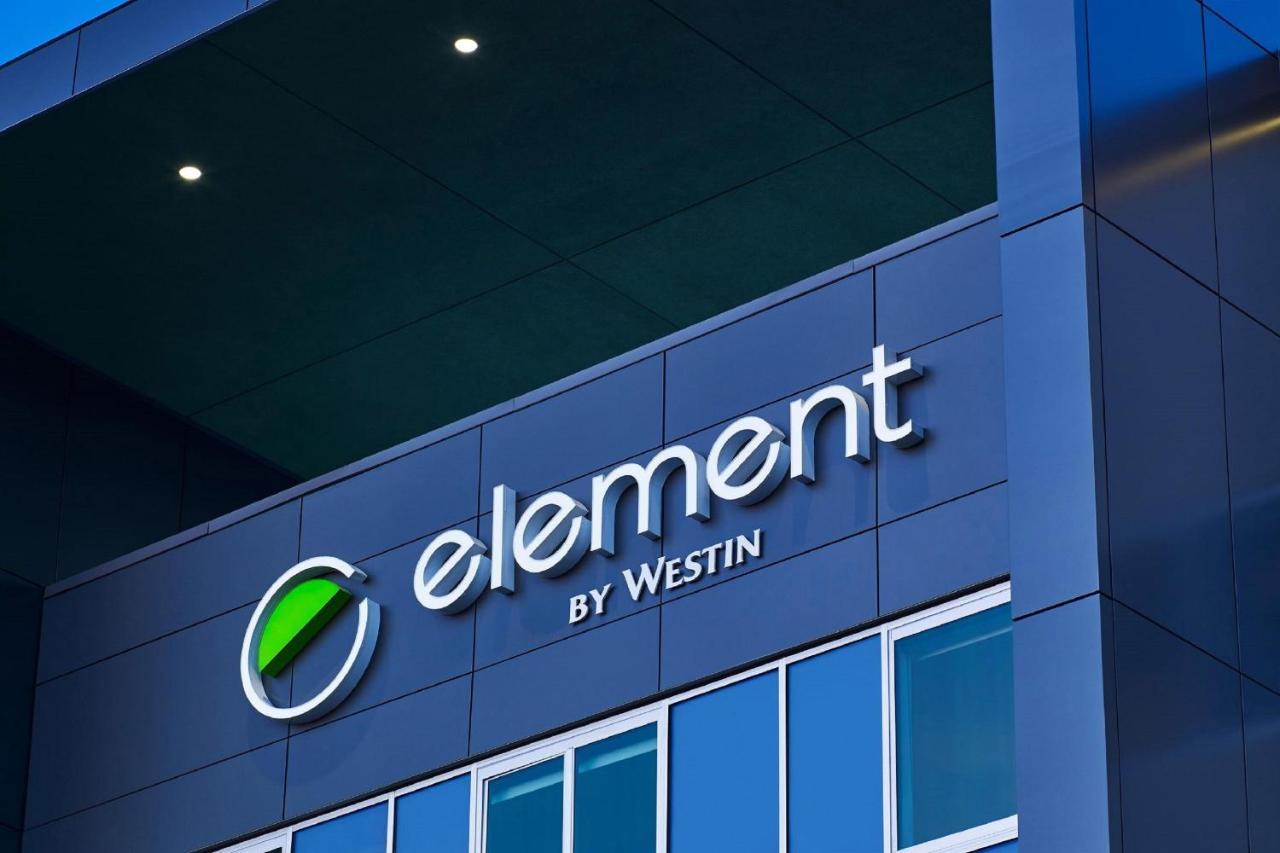 Element Hampton Peninsula Town Center Hotel Bagian luar foto