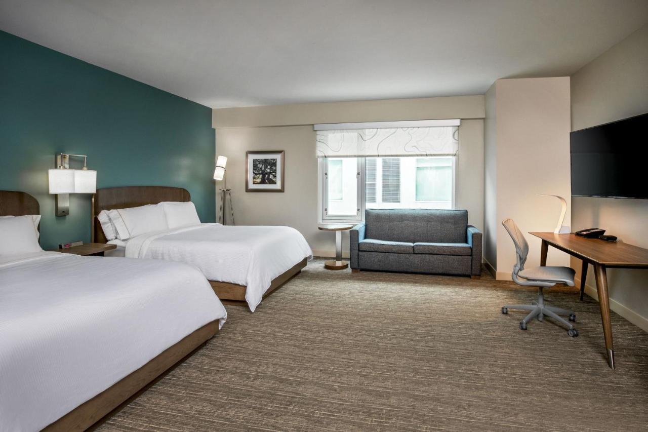 Element Hampton Peninsula Town Center Hotel Bagian luar foto