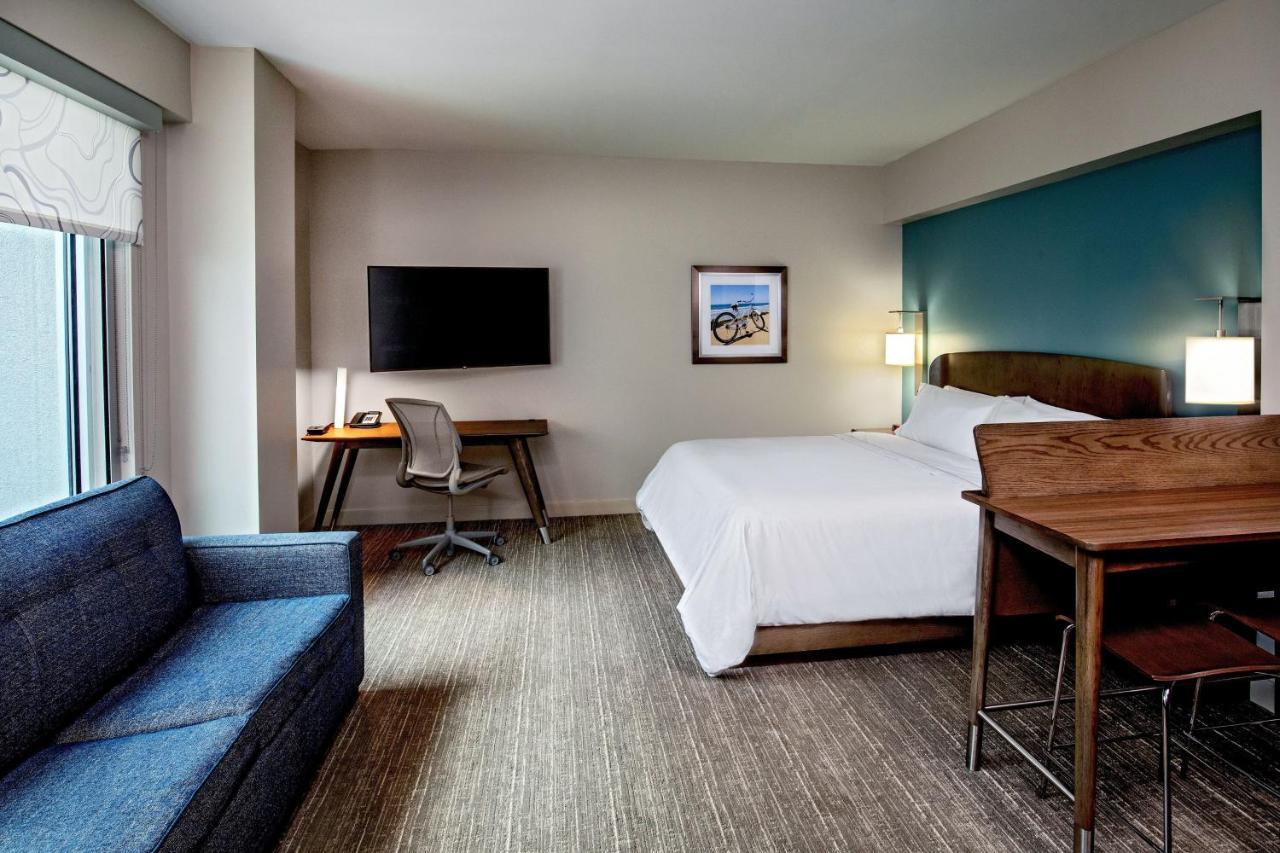 Element Hampton Peninsula Town Center Hotel Bagian luar foto