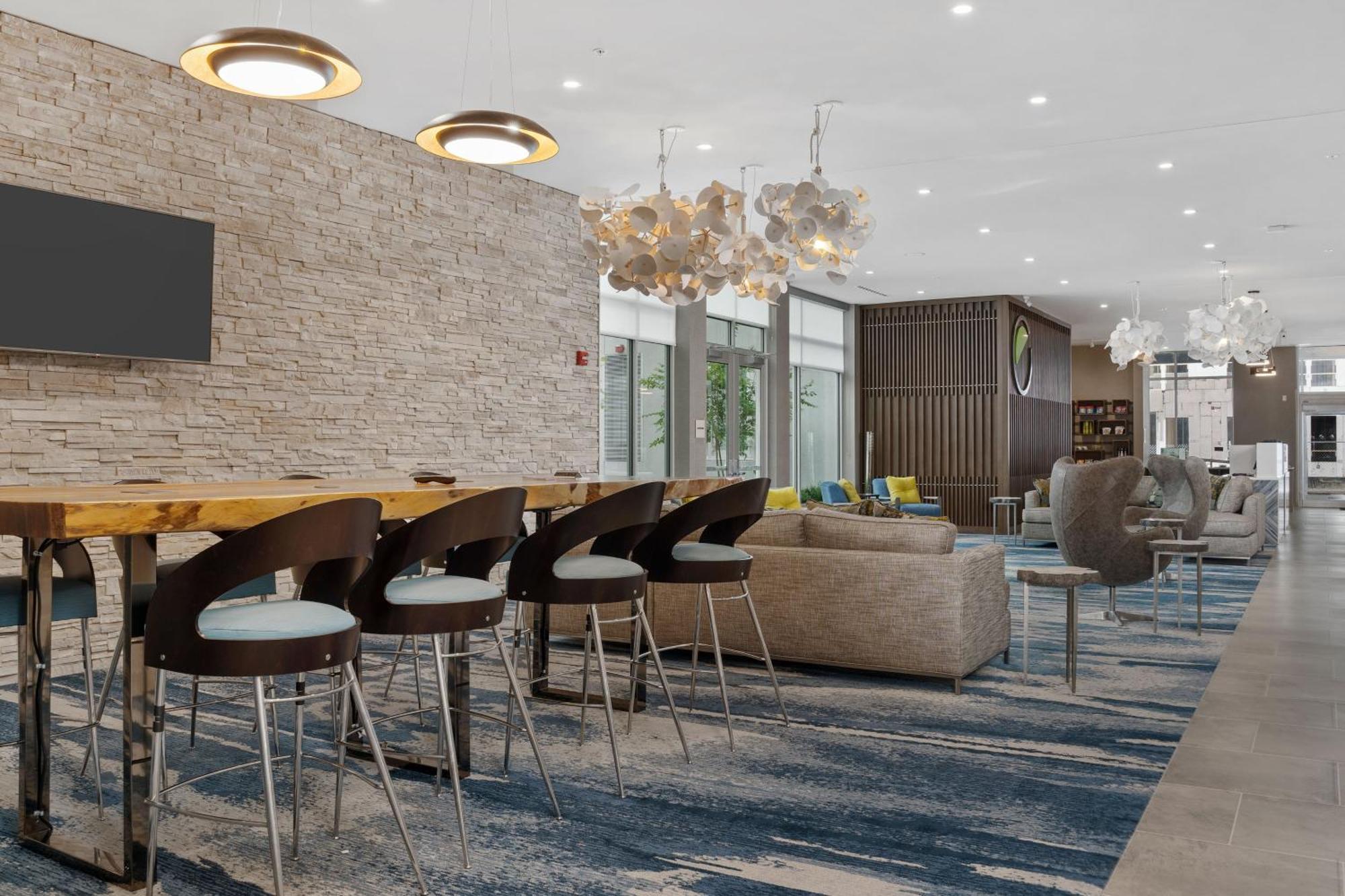 Element Hampton Peninsula Town Center Hotel Bagian luar foto