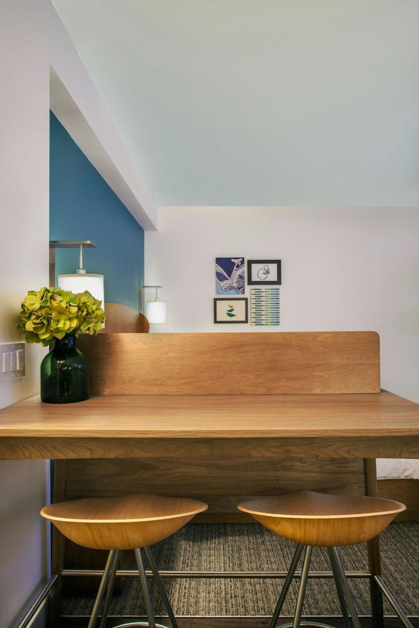 Element Hampton Peninsula Town Center Hotel Bagian luar foto