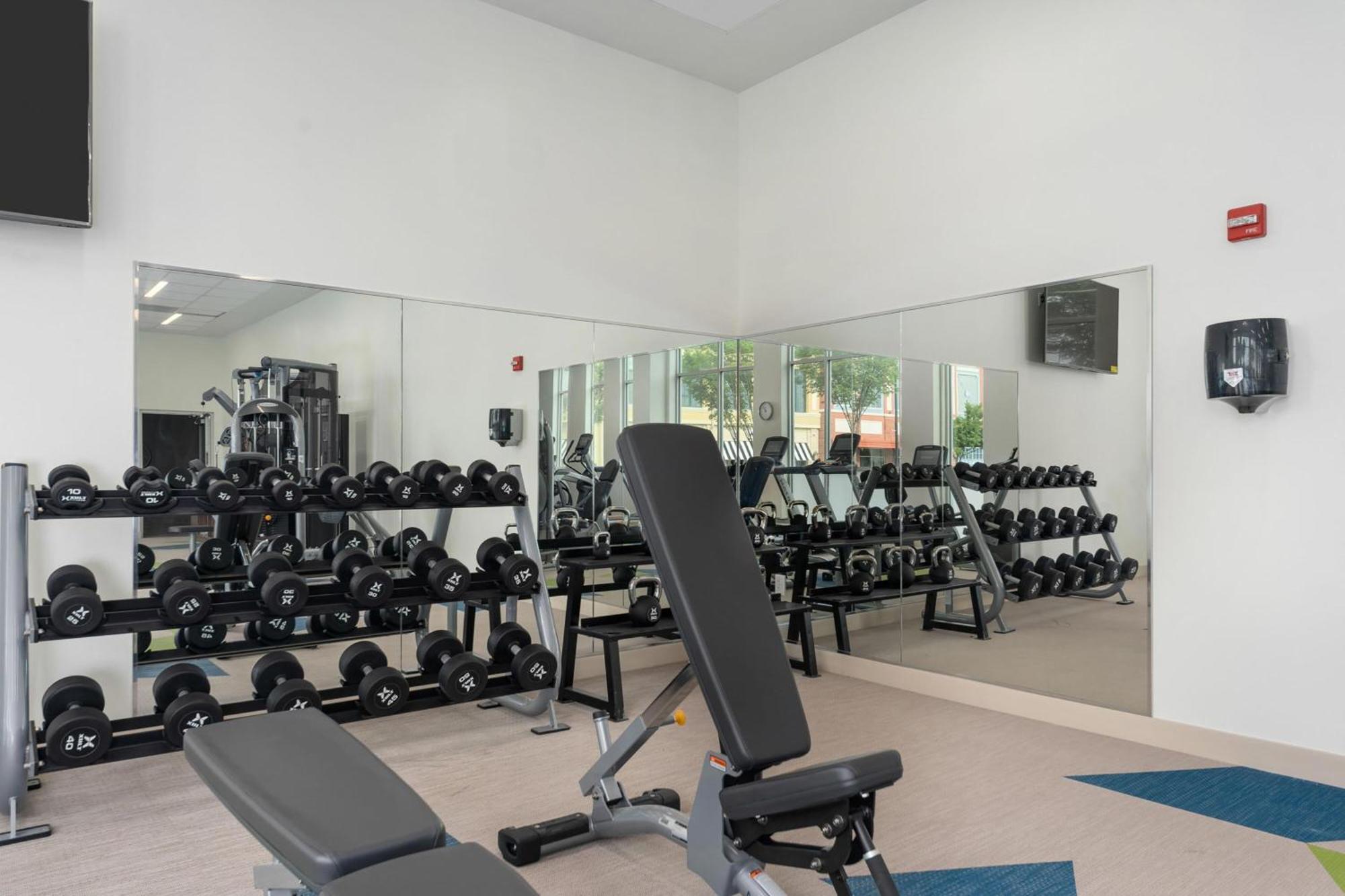 Element Hampton Peninsula Town Center Hotel Bagian luar foto